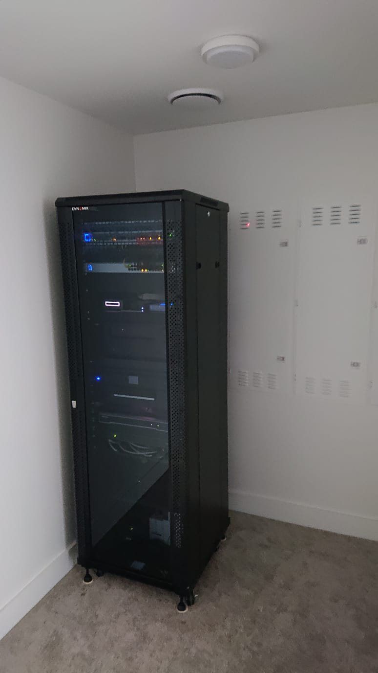Floor-standing network and AV cabinet